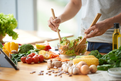 Nutrientes que protegen el sistema inmunológico en adultos